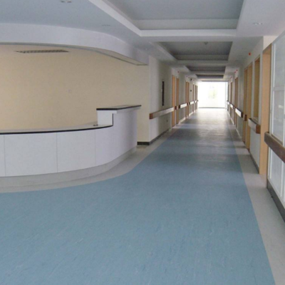 北極興醫(yī)院PVC塑膠地板2.0毫米發(fā)泡底/密實(shí)底/同質(zhì)透心